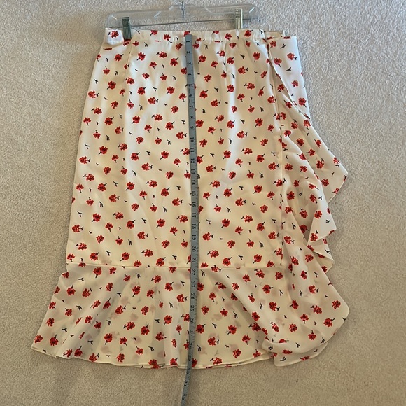 Sugar +lips brand. Size large. Cream with bright orange/touch of red flowers. - Picture 5 of 7